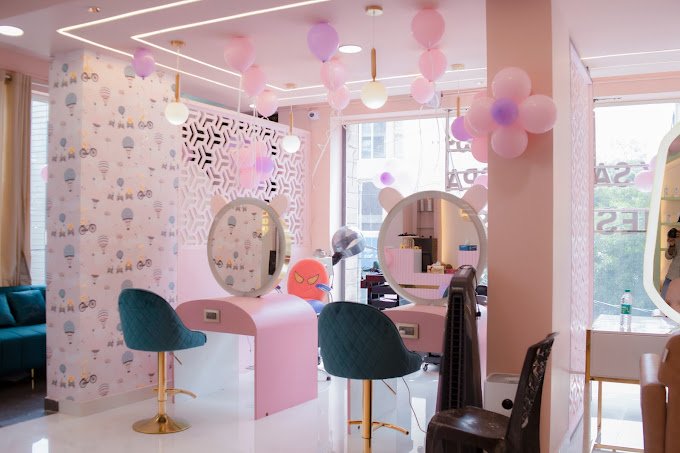 Xing Premium Unisex Salon interior 12